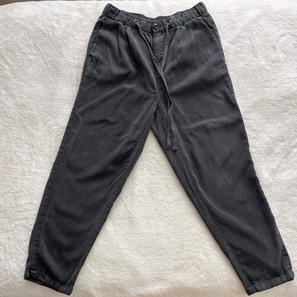 American Eagle Womens Black Jogger Pants‎ 2 Reg Tapered Leg Drawstring Y2K Style - Picture 1 of 8